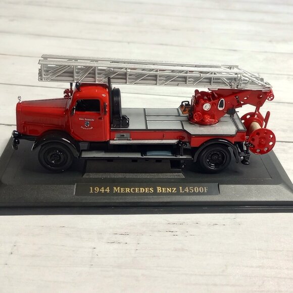 Yat Ming Vintage Metal Die Case Fire Engine Truck 1:43 Signature Series - Picture 5 of 7